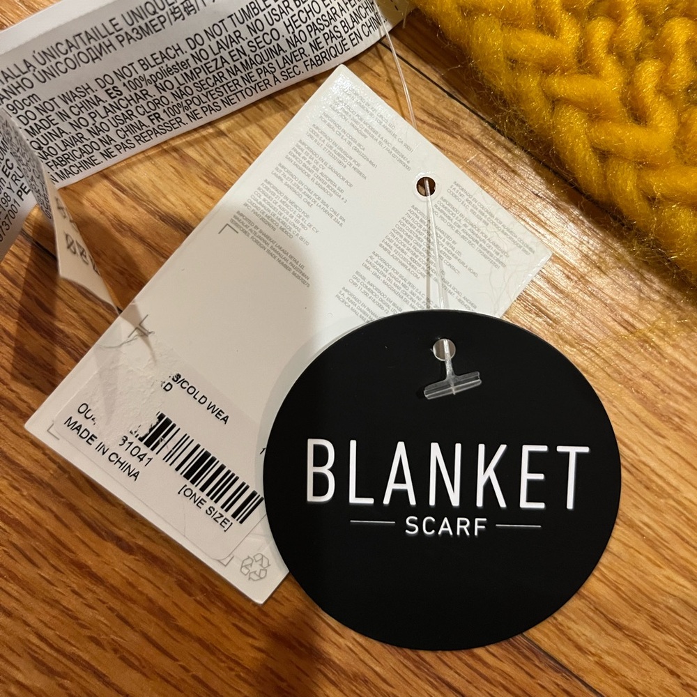 NEW WITH TAGS blanket scarf - Picture 2 of 4